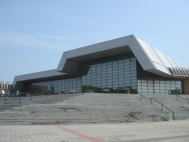 O Centro Desportivo Spc Vojvodina Comumente Designado Por Spens é Um Local  Multifuncional Localizado Em Novi Sad Vojvodina Serbia. Fotografia  Editorial - Imagem de tristeza, elementar: 179021977